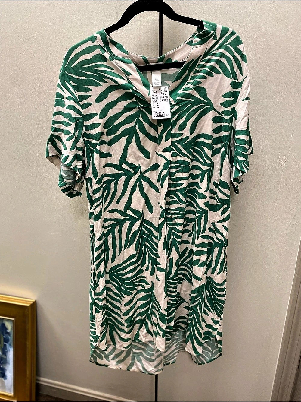 H&M light weight Dress Green & White